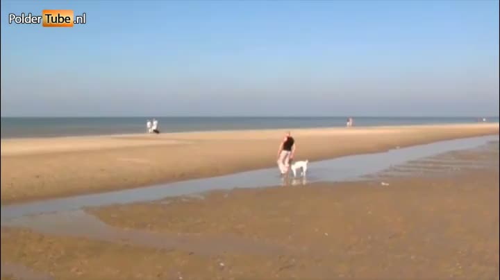 Bibi anaal ontmaagd in de duinen